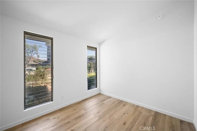 Building Photo - Beautifully renovated 3 bed + 1 bath singl...