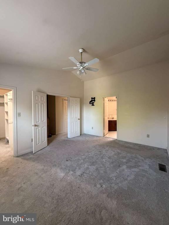 Building Photo - 5976 Norham Dr