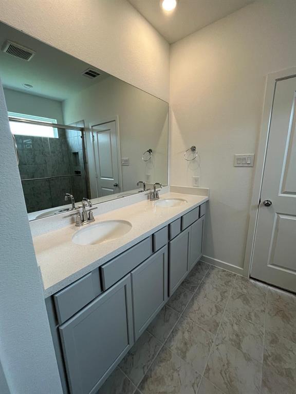 Building Photo - 21627 Royal Jett Dr