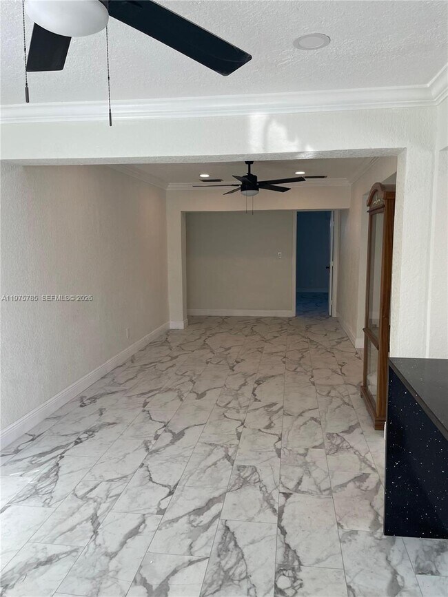 Building Photo - 365 NW 4th Ct