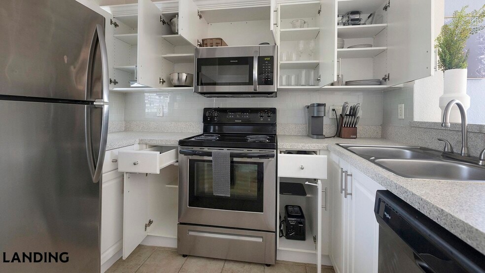 Building Photo - 3695 Island Club Dr