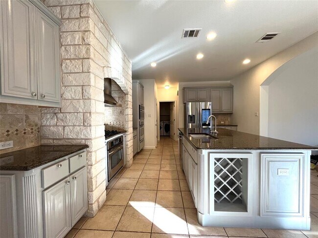Building Photo - 3004 Edgecreek Pl