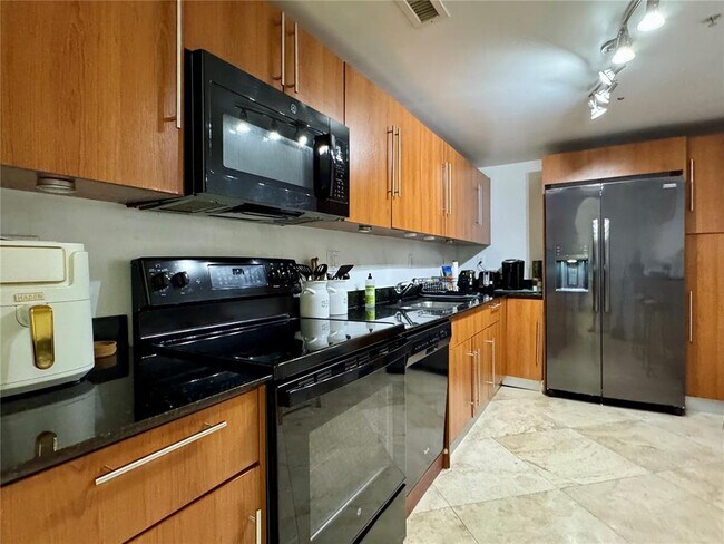 Building Photo - 3001 S Ocean Dr