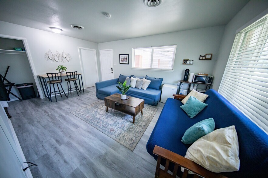 Building Photo - 4918 Seabreeze Dr