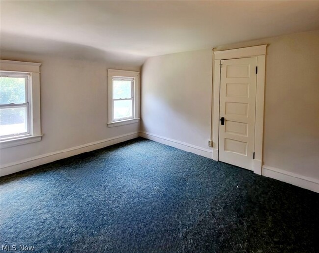 Building Photo - 6 BEDROOM IN CLEVELAND HEIGHTS FOR RENT - ...