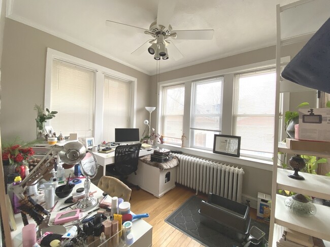 Building Photo - 5434 N Spaulding Ave