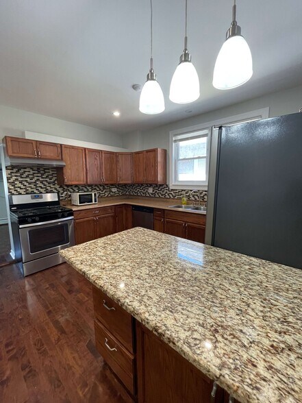 Building Photo - 7659 W Sunset Dr