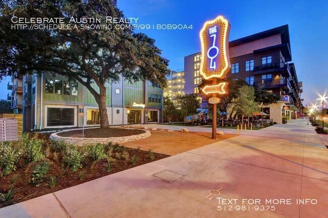 Building Photo - 704