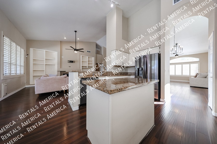 Building Photo - 6126 E Juniper Ave