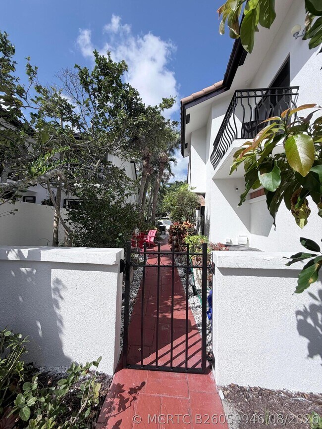 Building Photo - 6532 Via Rosa