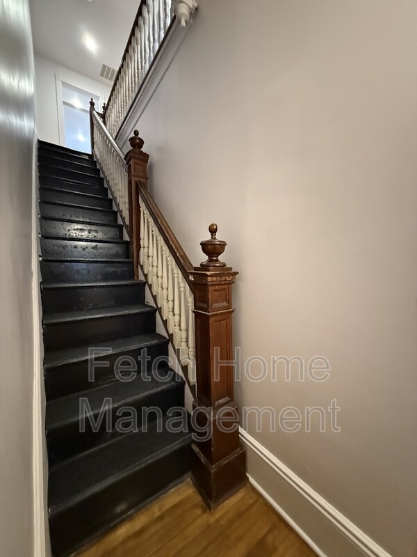 Building Photo - 125 E State St