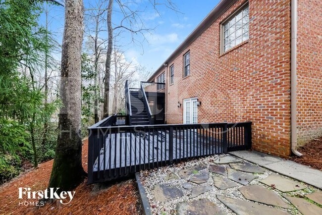 Building Photo - 914 Flicker Ln