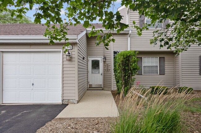 Building Photo - 546 E Shag Bark Ln