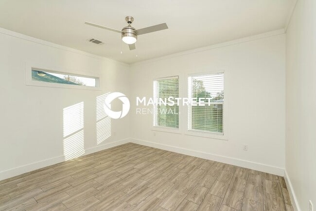 Building Photo - 3 Bedroom Pet-Friendly Home in Houston, TX with Main Street Renewal