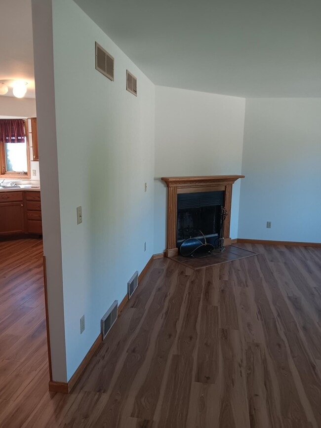 Building Photo - 2651 Stanbrook St