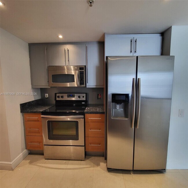 Building Photo - 701 Brickell Key Blvd