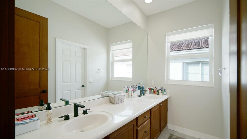 Building Photo - 7031 NW 113th Ct