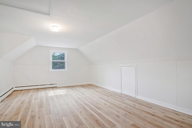 Building Photo - 8205 Robin Hood Ct