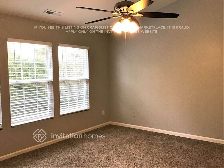 Building Photo - 5207 Little Sandy Dr