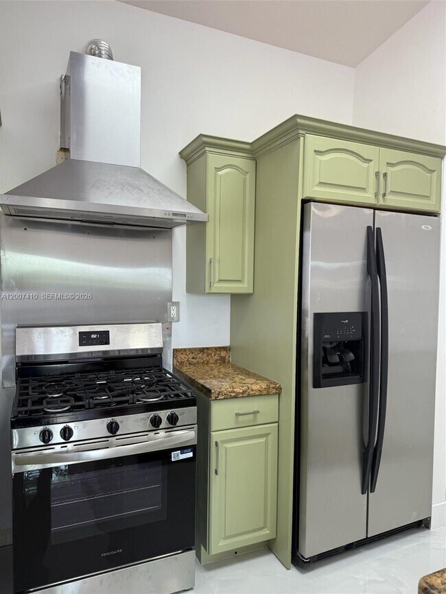Building Photo - 10058 SW 156th Ct
