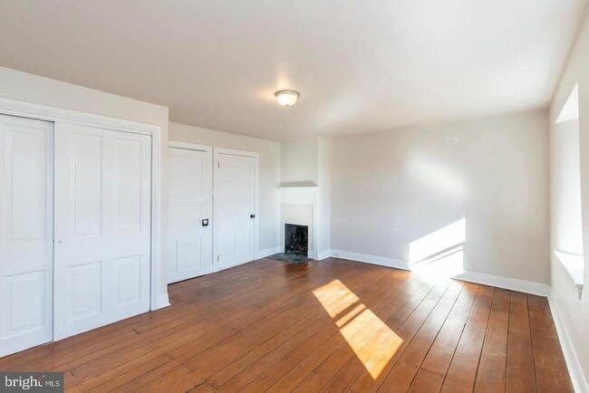 Building Photo - 211 Gale Ln