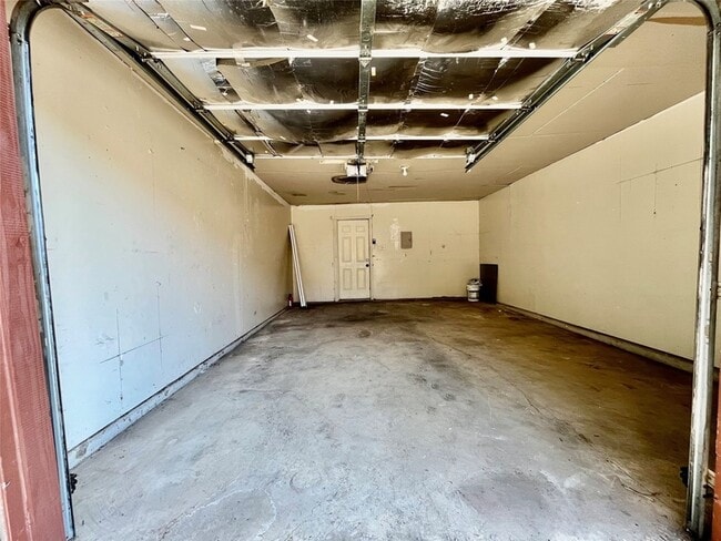 Building Photo - 3047 Olympia Dr