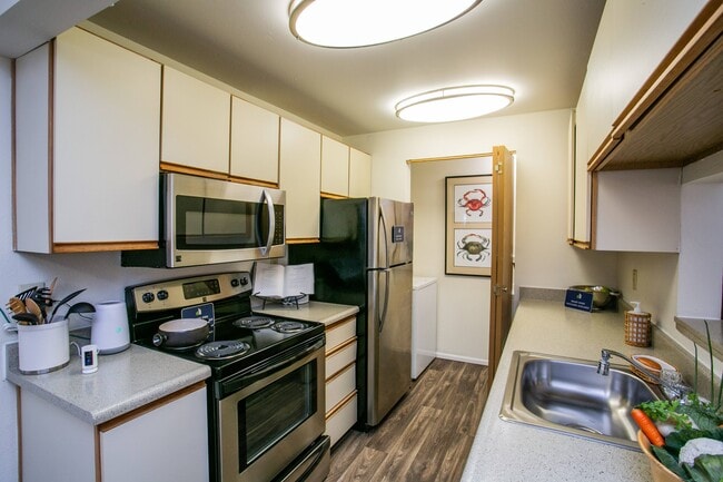 Spacious Kitchen - Woodcliffe Apartment Homes