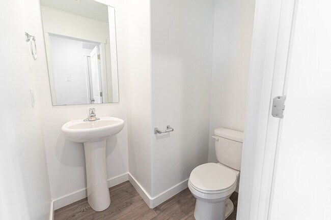 Building Photo - 3601 E 1360 S