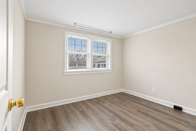 Building Photo - 6-Bedroom Rental Near TCNJ | Spacious Layout, Parking, Yard & Deck