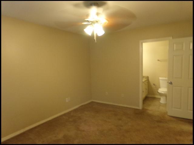 Building Photo - 119 Pin Oak Cove