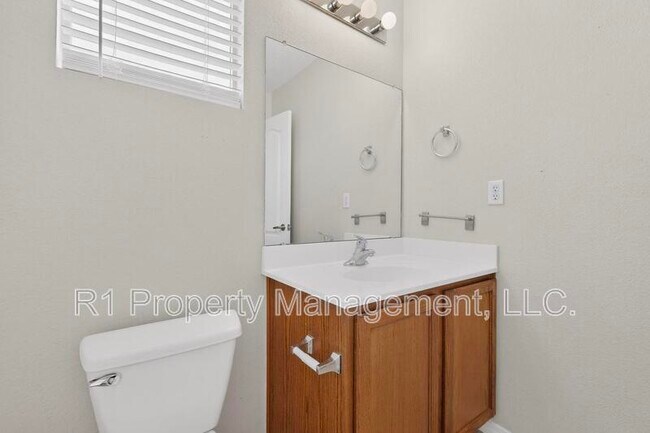 Building Photo - 2713 Violeta Cir SE