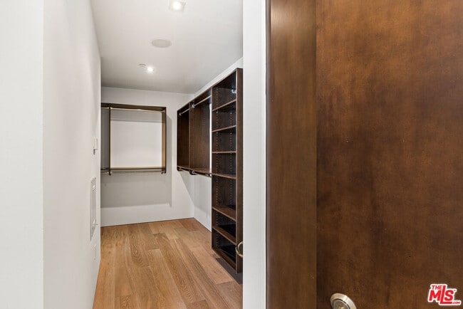 Building Photo - 1250 N Harper Ave