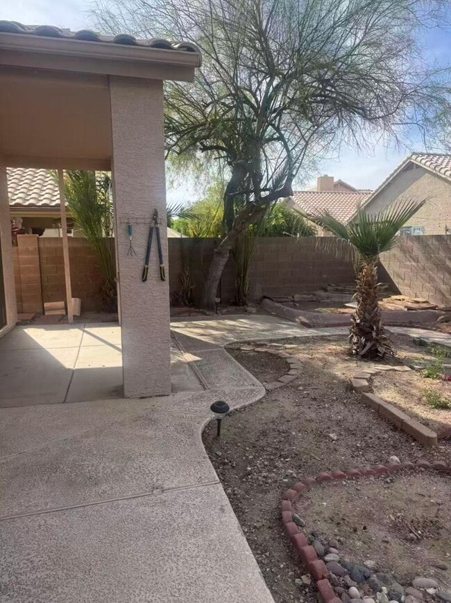 Building Photo - 1722 E Detroit St