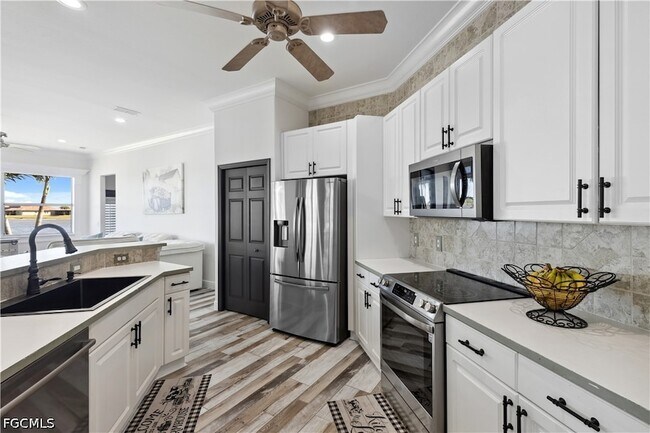 Building Photo - 2202 Grove Dr