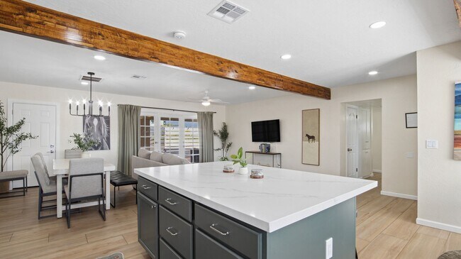 Building Photo - 2929 N 55th Pl