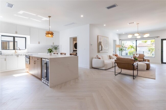 Building Photo - 1420 SW 17th St