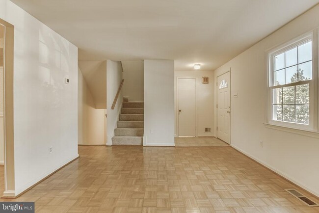 Building Photo - 3025 Ellenwood Dr