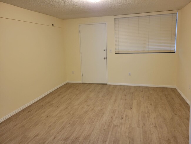 Building Photo - Kulanui Hale - 1 bedroom, 1 bath Unit w/ 1...