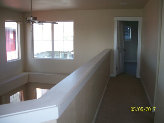 Building Photo - 3 Bedroom 3 Bathroom House Located Near a ...