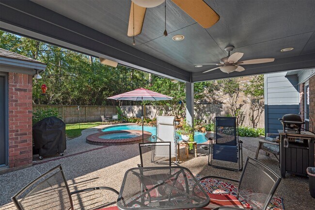 Building Photo - 111 S Village Knoll Cir