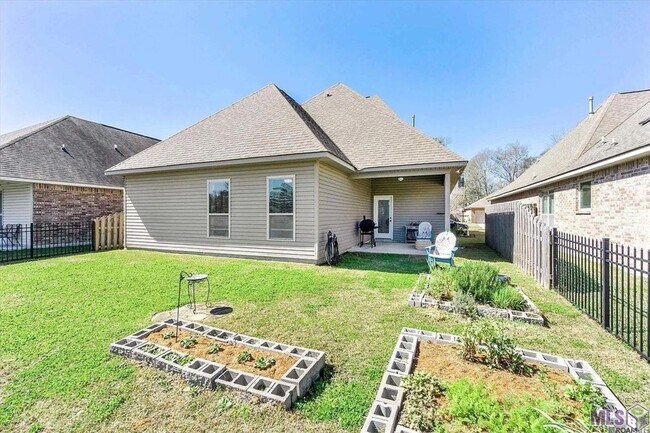 Building Photo - 8624 Arabella Ave