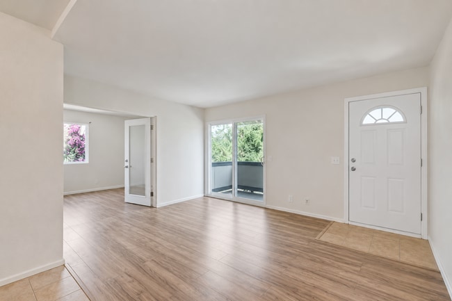 Building Photo - 868 E Alvarado St