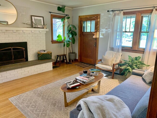 Building Photo - Charming 3 Bed, 2 Bath Craftsman in Missoula’s Coveted University Area