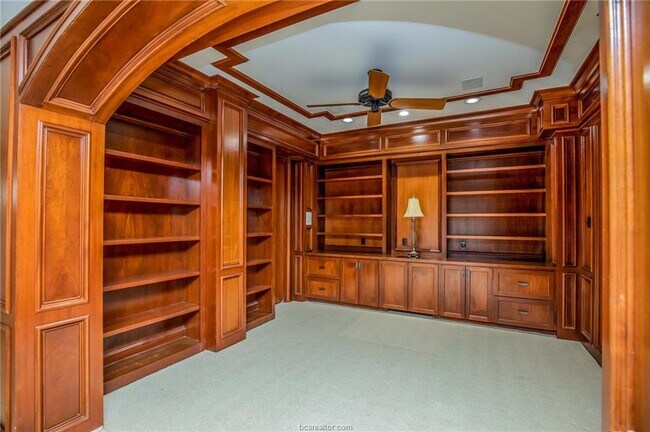 Building Photo - 45 Briar Hollow Ln