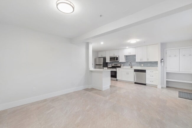 Primary Photo - 6107 JFK Blvd E