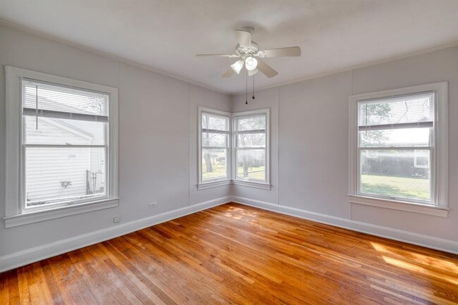 Building Photo - 710 N Ave H