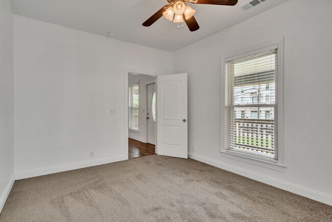 Building Photo - Remodeled house in great location in East Nashville