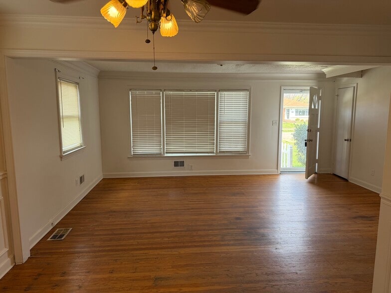 Building Photo - 1632 Stafford Ave