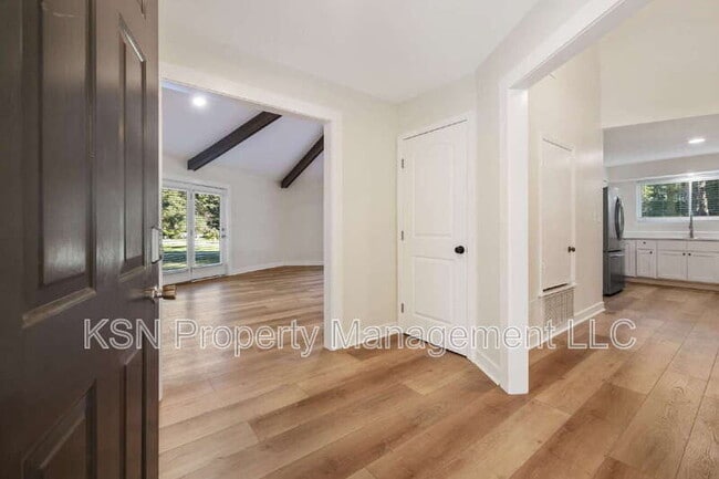 Building Photo - 286 Cushing Dr