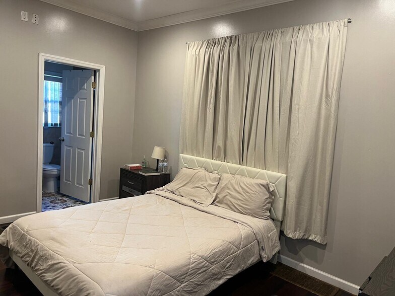 Building Photo - 1444 Esterbrook Ave